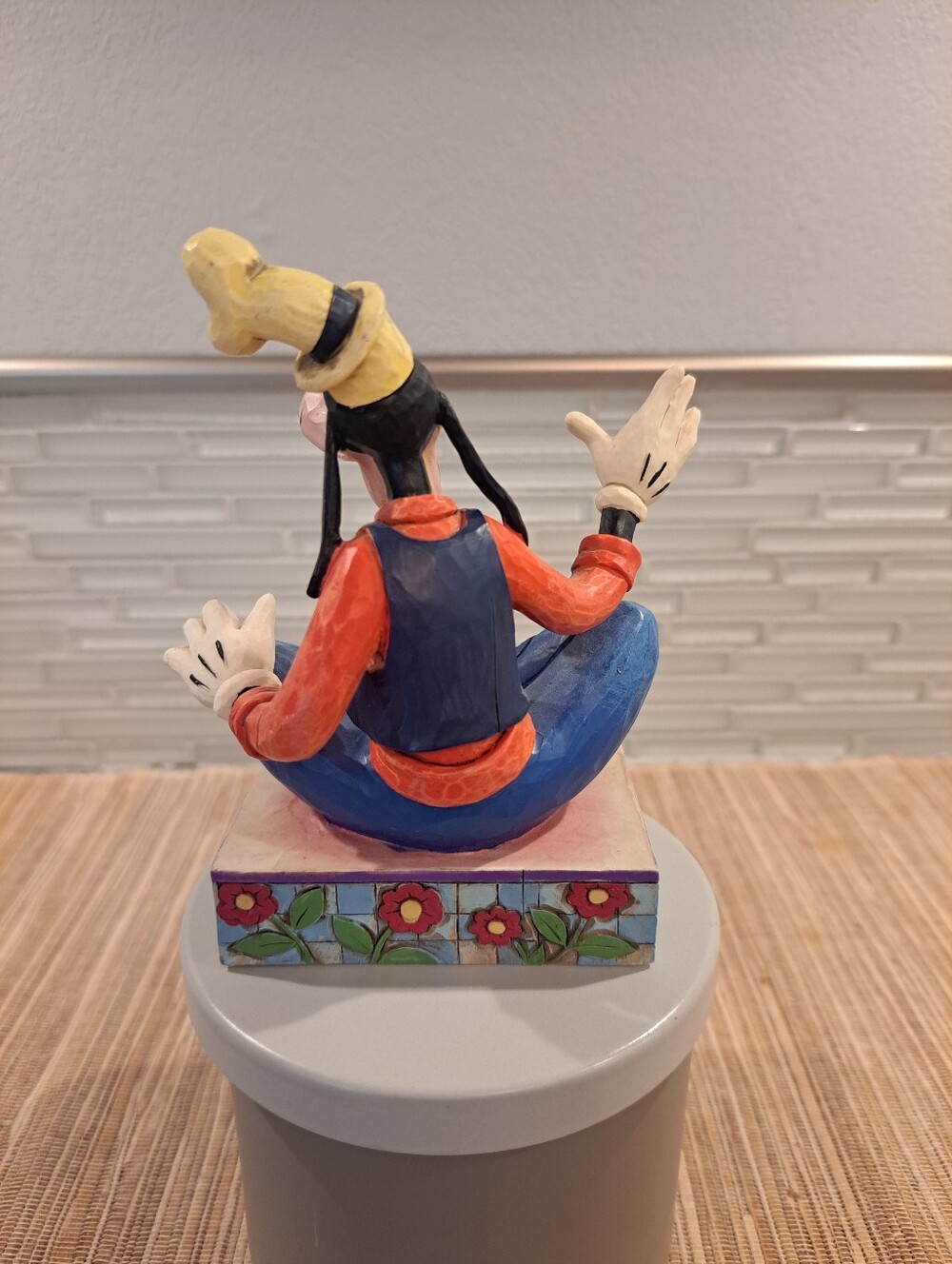 Jim Shore Disney Traditions Goofy “Gawrsh!” figurine, item #4011752, - Picture 3 of 7